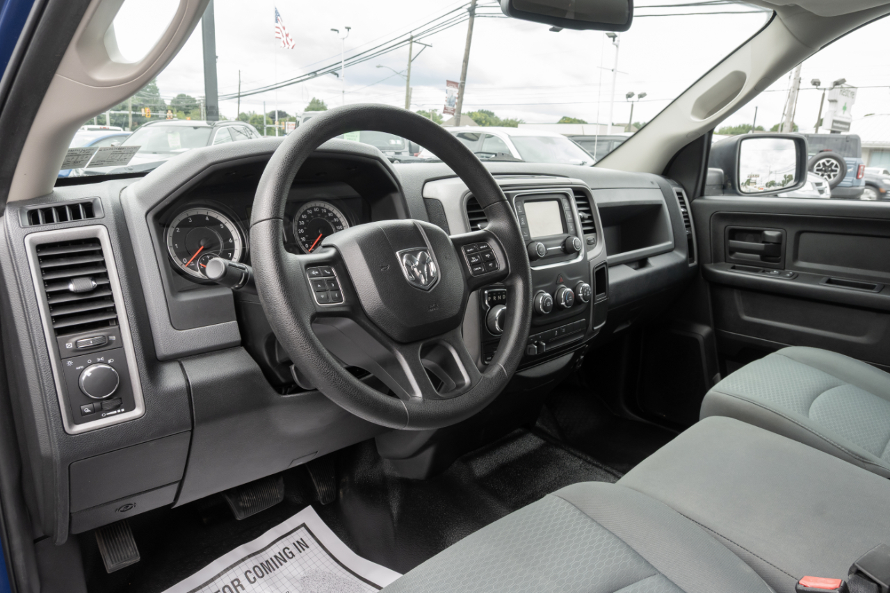 RAM 1500 4WD Crew Cab 140.5" Tradesman 2016
