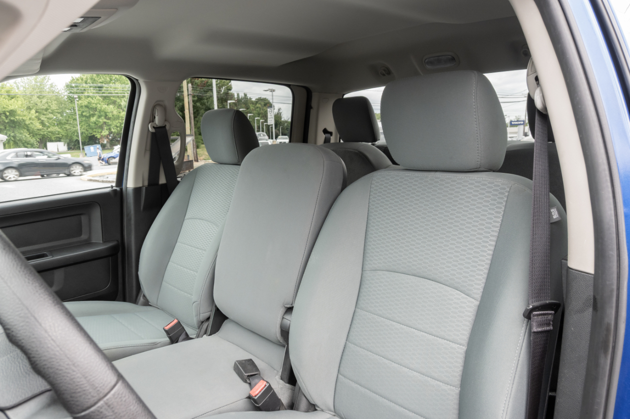 RAM 1500 4WD Crew Cab 140.5" Tradesman 2016