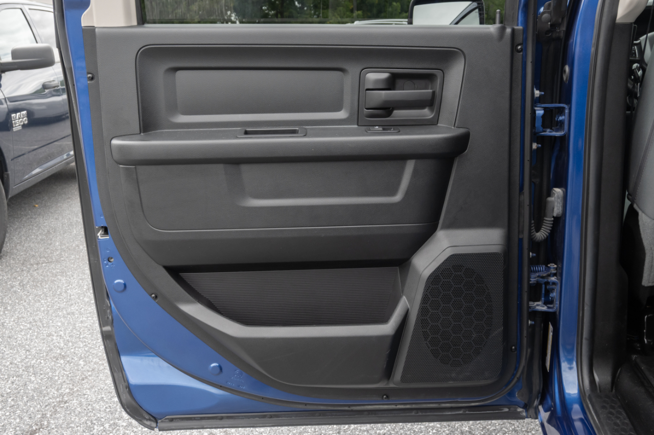 RAM 1500 4WD Crew Cab 140.5" Tradesman 2016