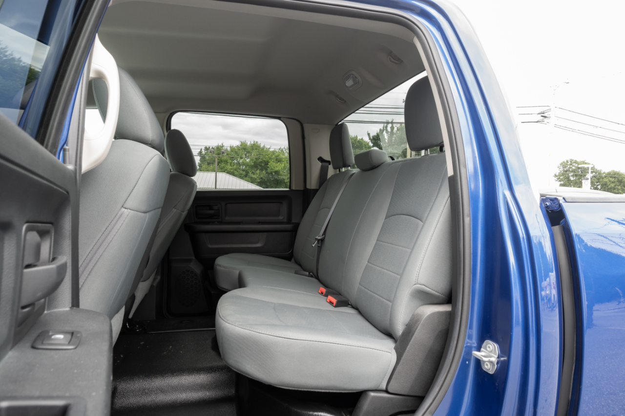 RAM 1500 4WD Crew Cab 140.5" Tradesman 2016