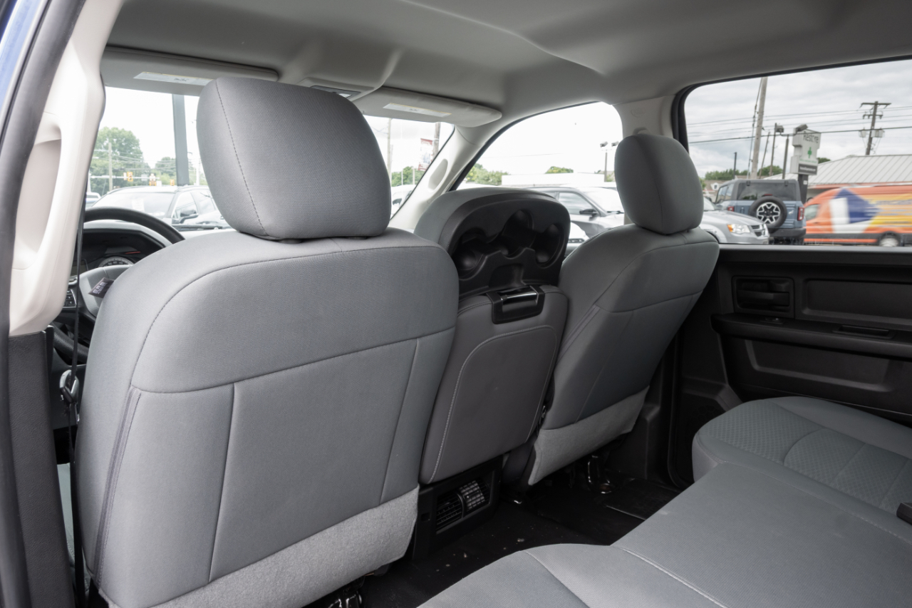 RAM 1500 4WD Crew Cab 140.5" Tradesman 2016