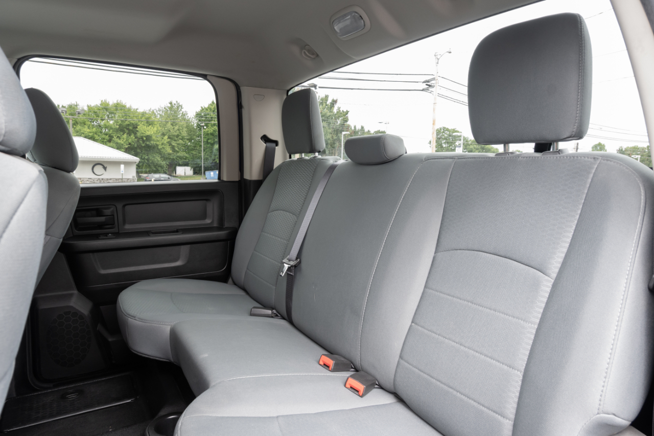 RAM 1500 4WD Crew Cab 140.5" Tradesman 2016