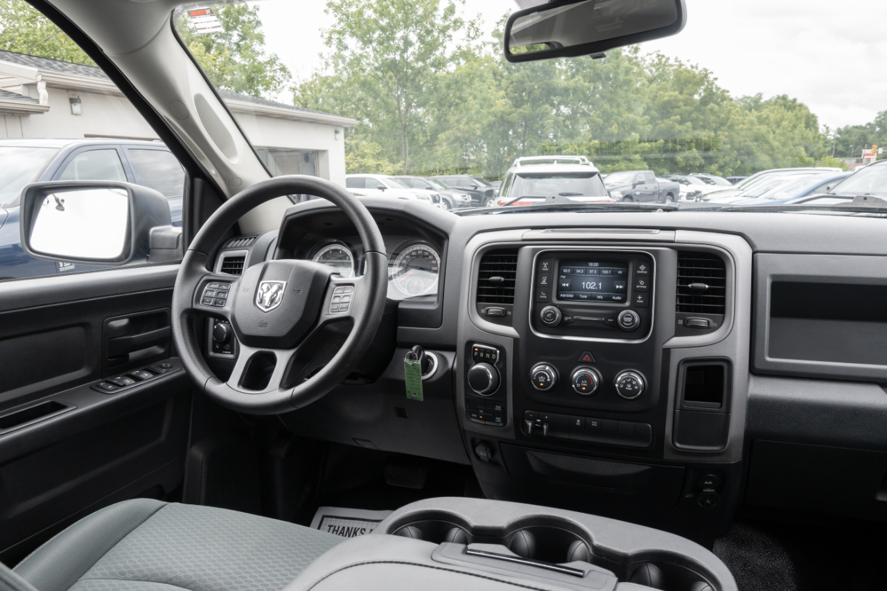 RAM 1500 4WD Crew Cab 140.5" Tradesman 2016