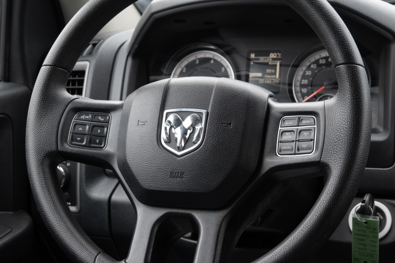RAM 1500 4WD Crew Cab 140.5" Tradesman 2016