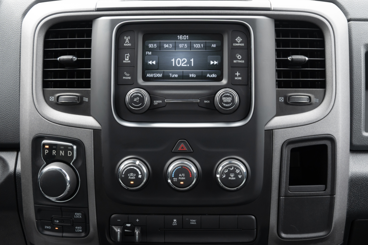 RAM 1500 4WD Crew Cab 140.5" Tradesman 2016