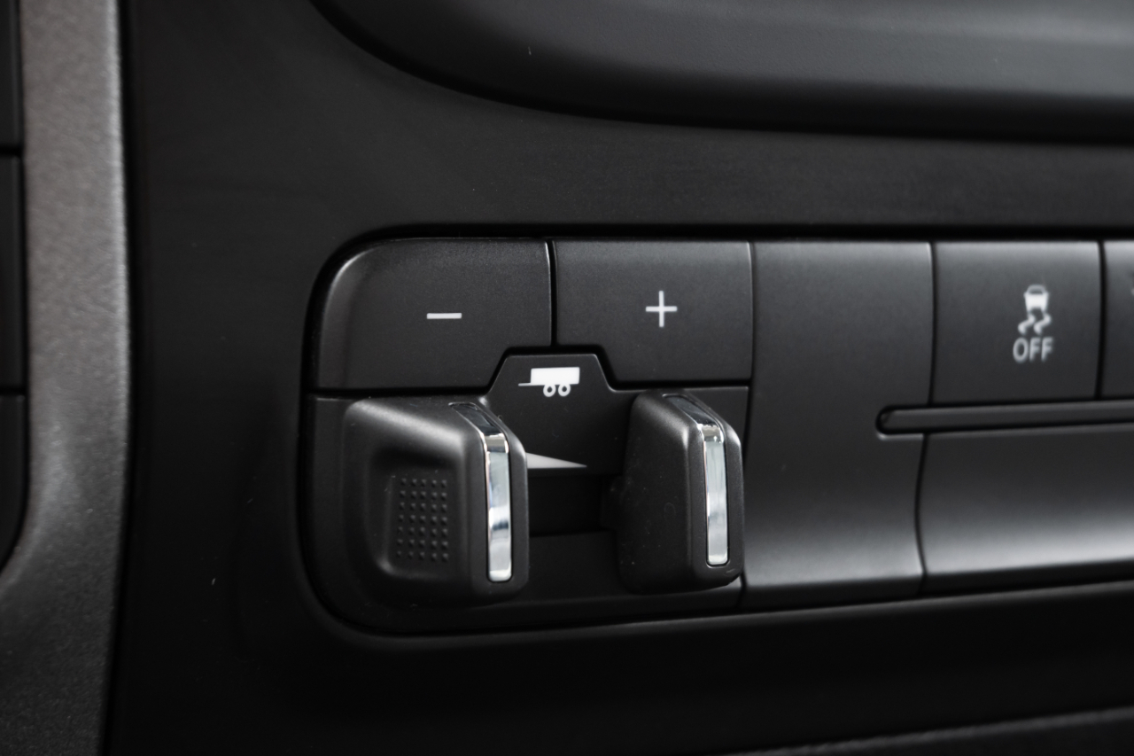 RAM 1500 4WD Crew Cab 140.5" Tradesman 2016