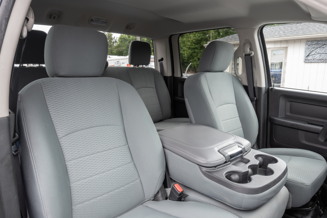 RAM 1500 4WD Crew Cab 140.5" Tradesman 2016