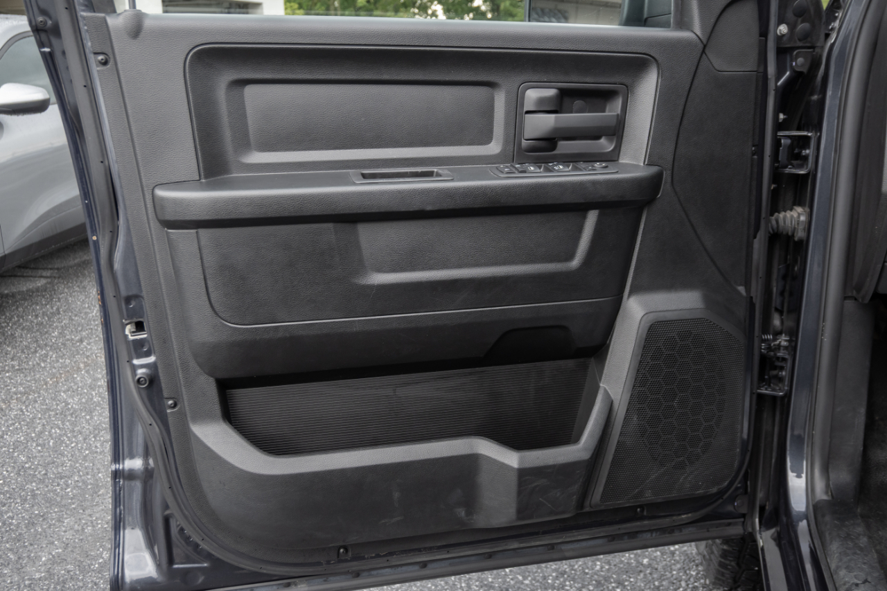 RAM 1500 Tradesman 4x4 Quad Cab 6'4" Box 2018