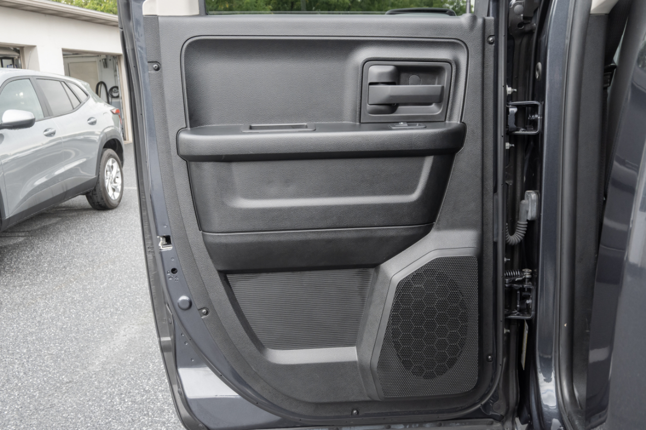 RAM 1500 Tradesman 4x4 Quad Cab 6'4" Box 2018
