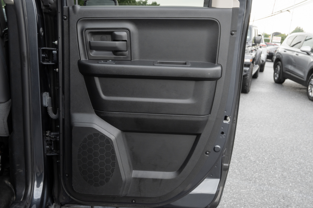 RAM 1500 Tradesman 4x4 Quad Cab 6'4" Box 2018