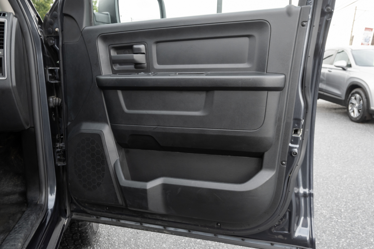 RAM 1500 Tradesman 4x4 Quad Cab 6'4" Box 2018