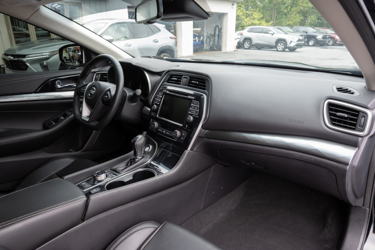 Nissan Maxima SV 2022