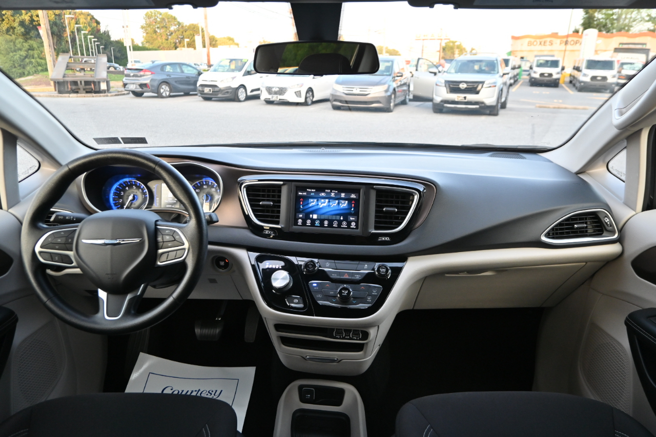 Chrysler Voyager LX FWD 2021