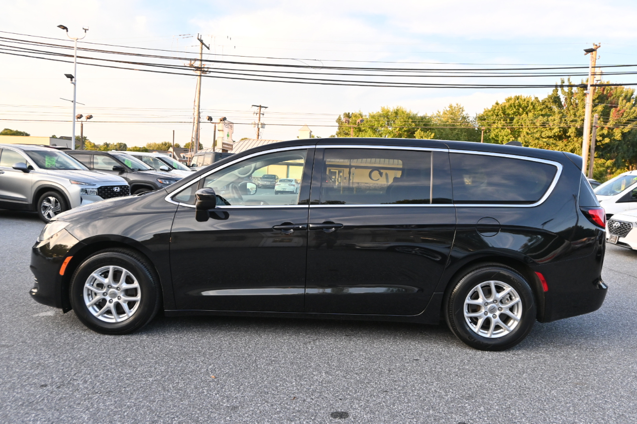 Chrysler Voyager LX FWD 2021