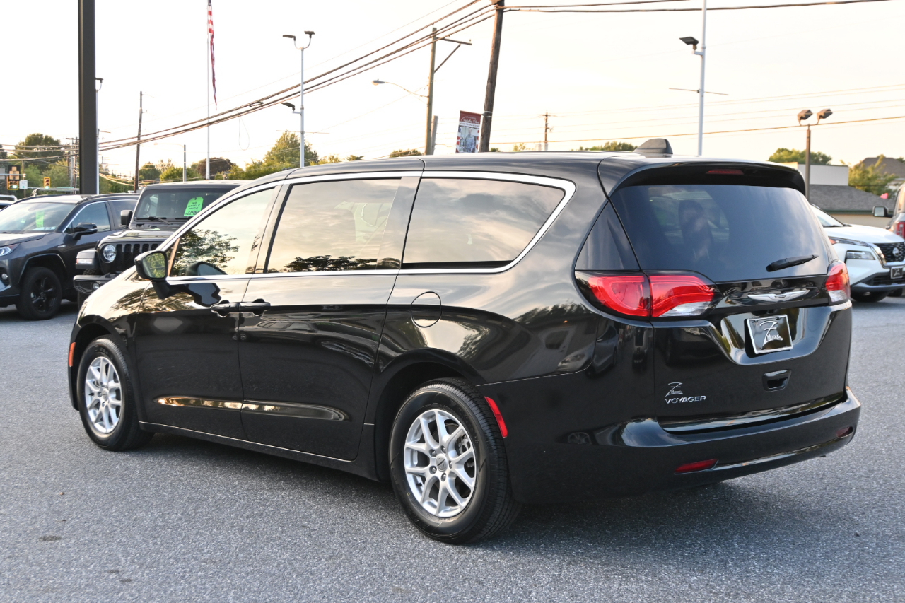 Chrysler Voyager LX FWD 2021
