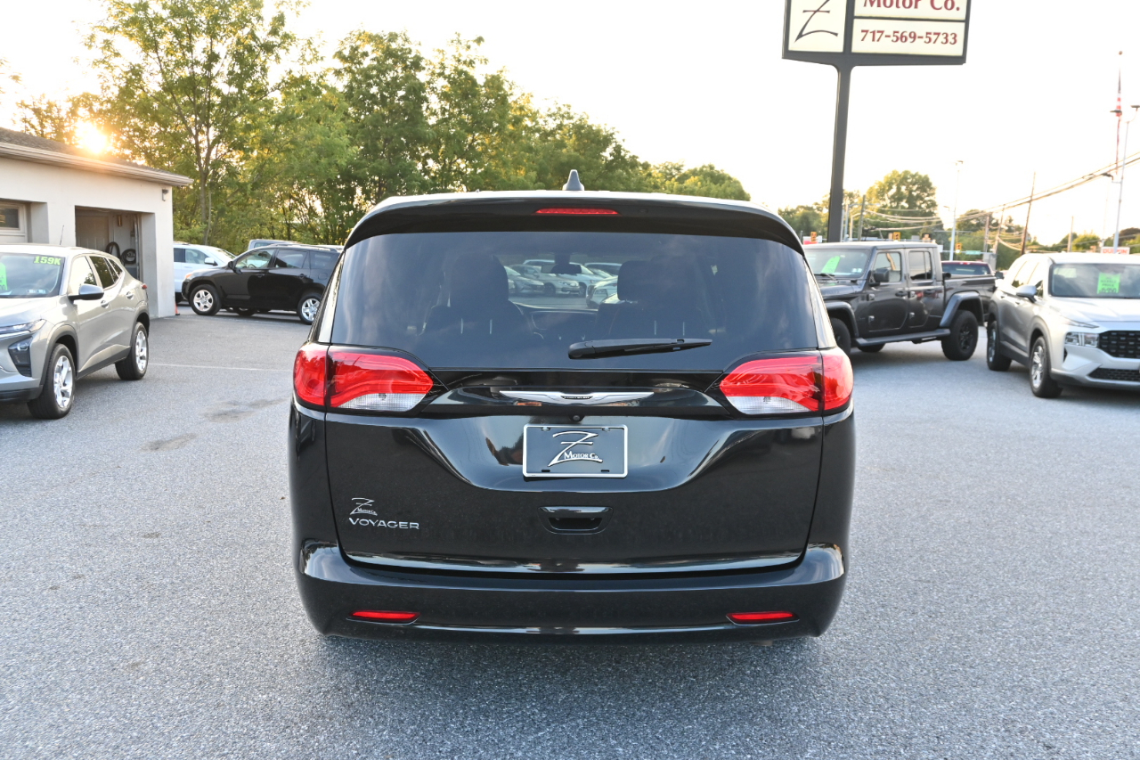 Chrysler Voyager LX FWD 2021