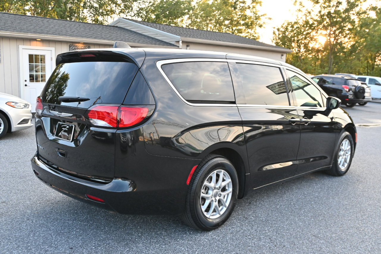Chrysler Voyager LX FWD 2021