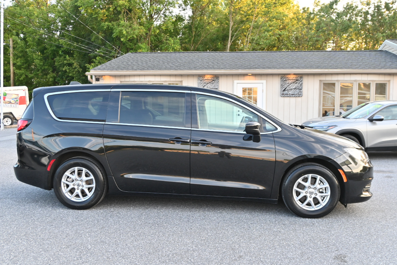 Chrysler Voyager LX FWD 2021