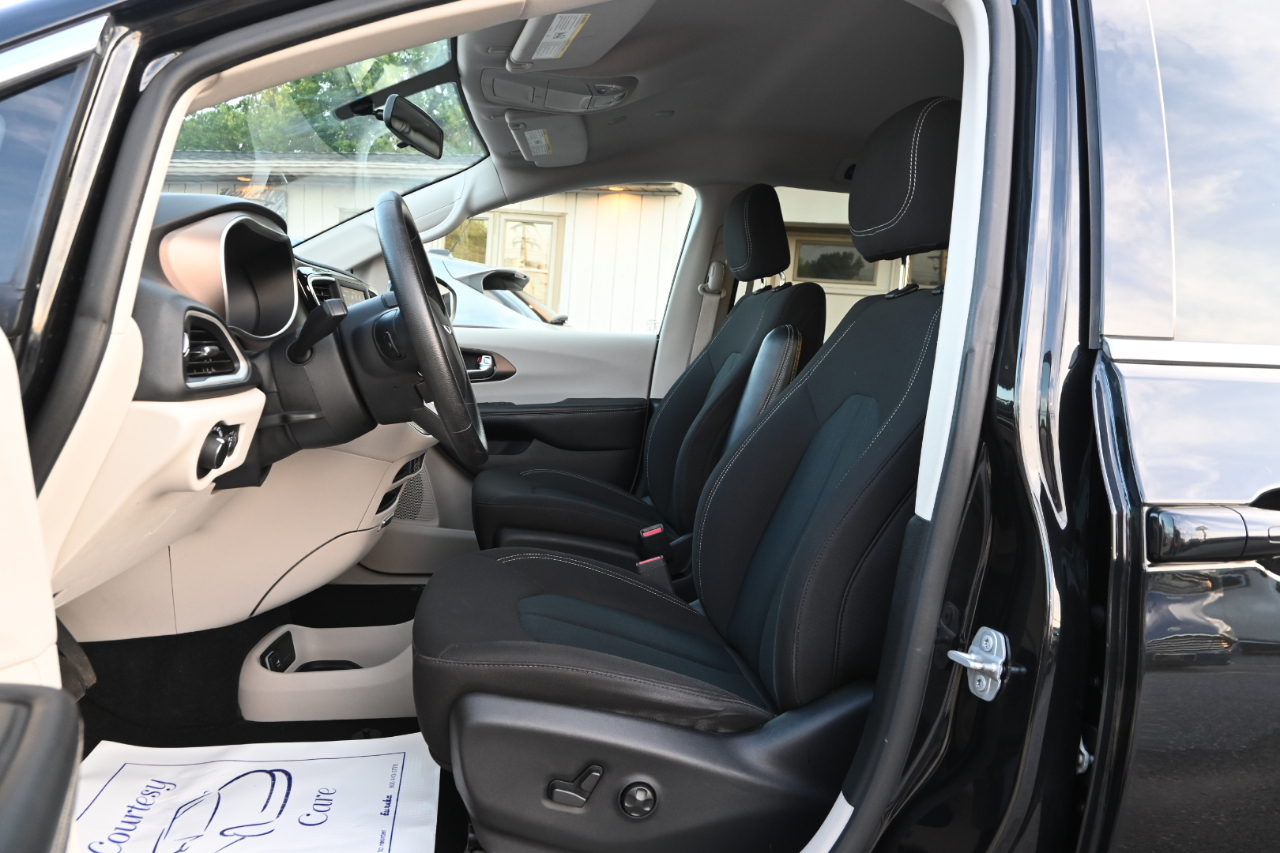 Chrysler Voyager LX FWD 2021