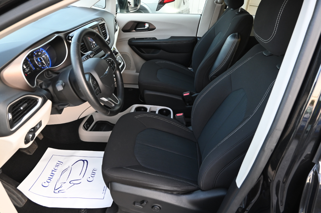 Chrysler Voyager LX FWD 2021