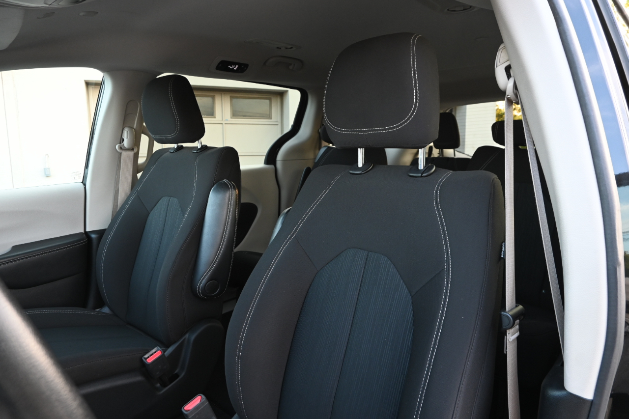 Chrysler Voyager LX FWD 2021