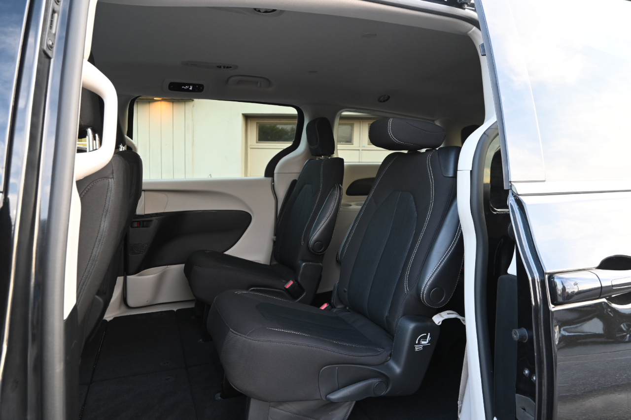Chrysler Voyager LX FWD 2021