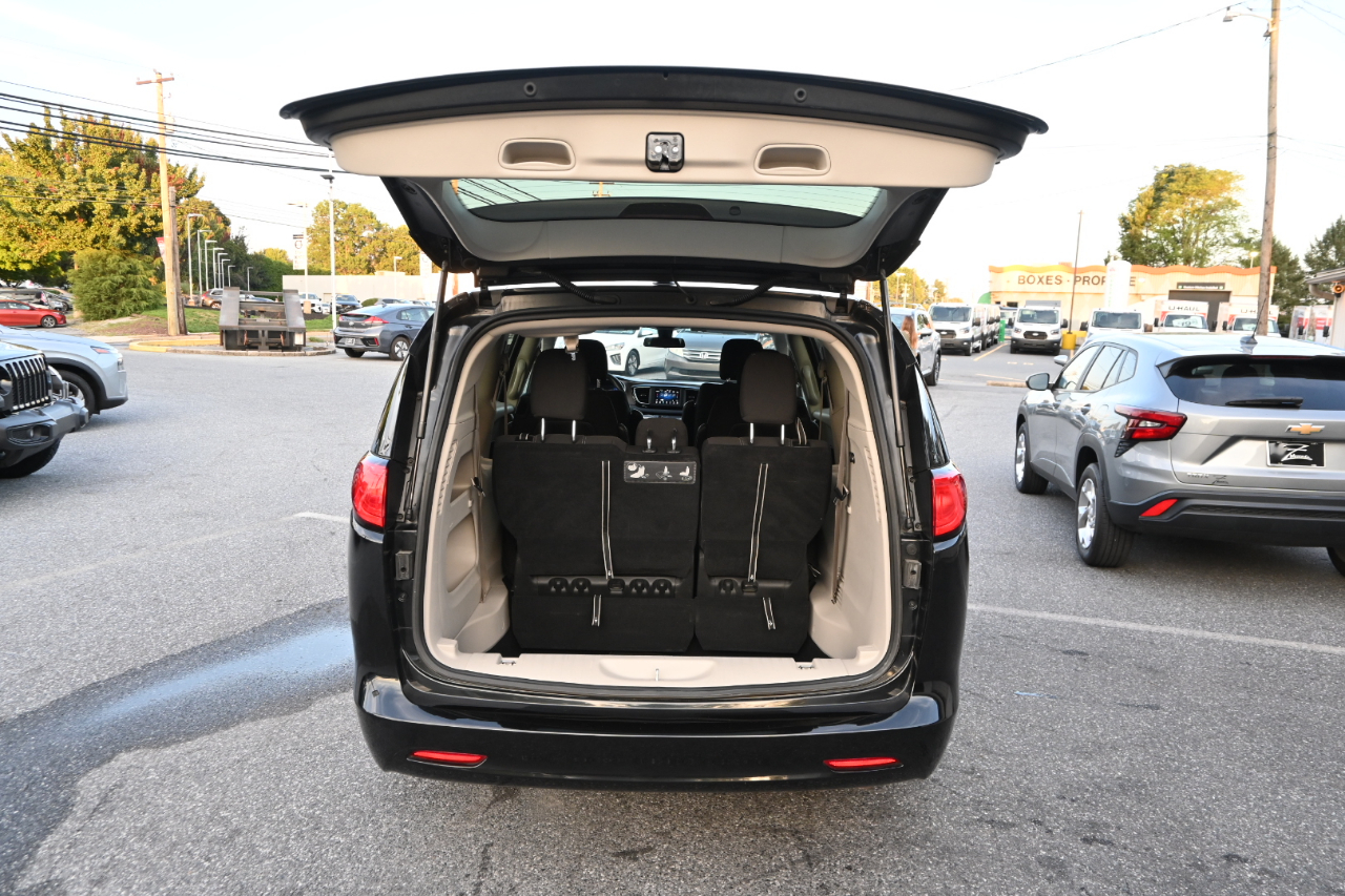 Chrysler Voyager LX FWD 2021