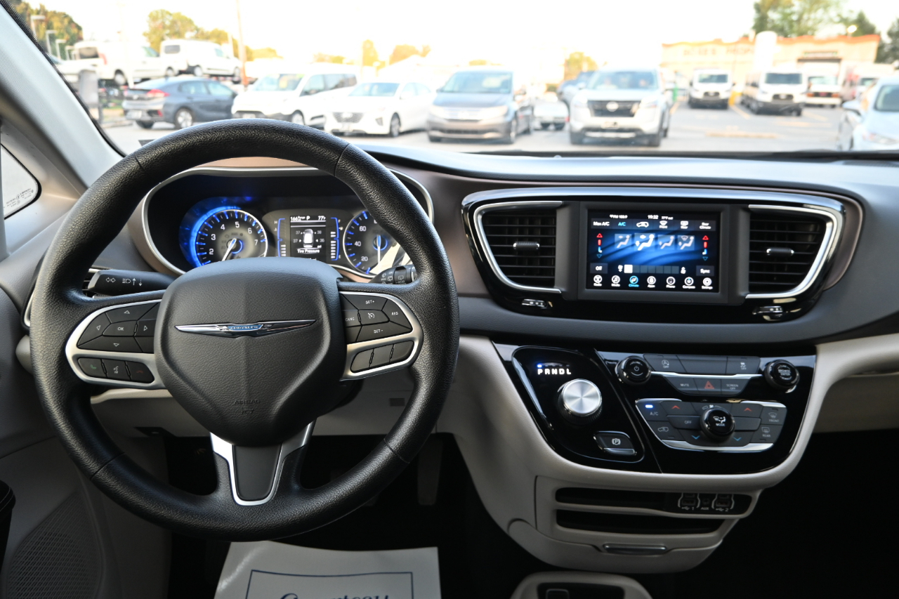 Chrysler Voyager LX FWD 2021
