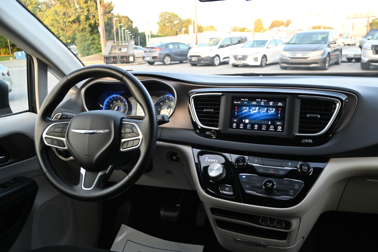 Chrysler Voyager LX FWD 2021
