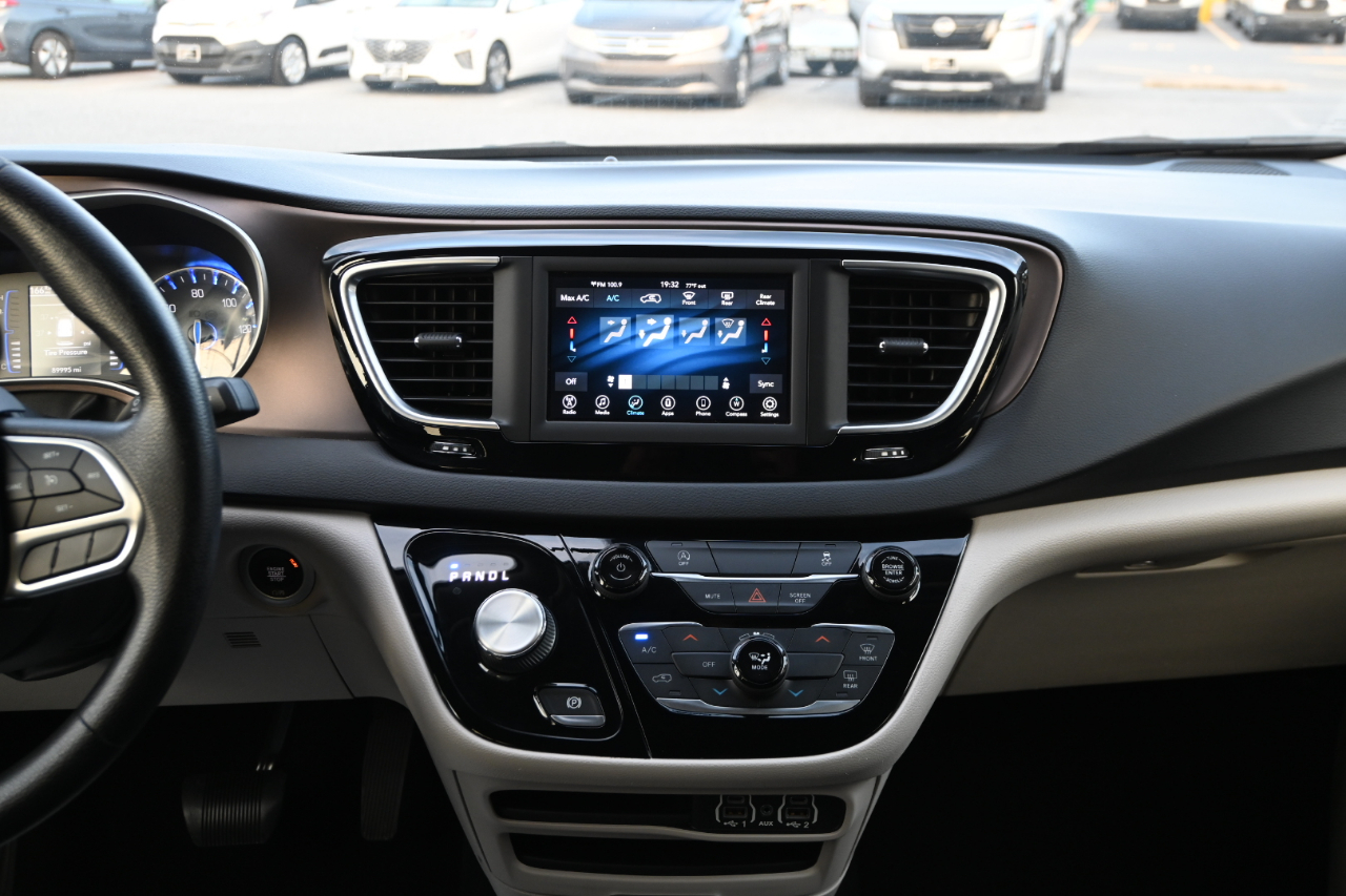 Chrysler Voyager LX FWD 2021