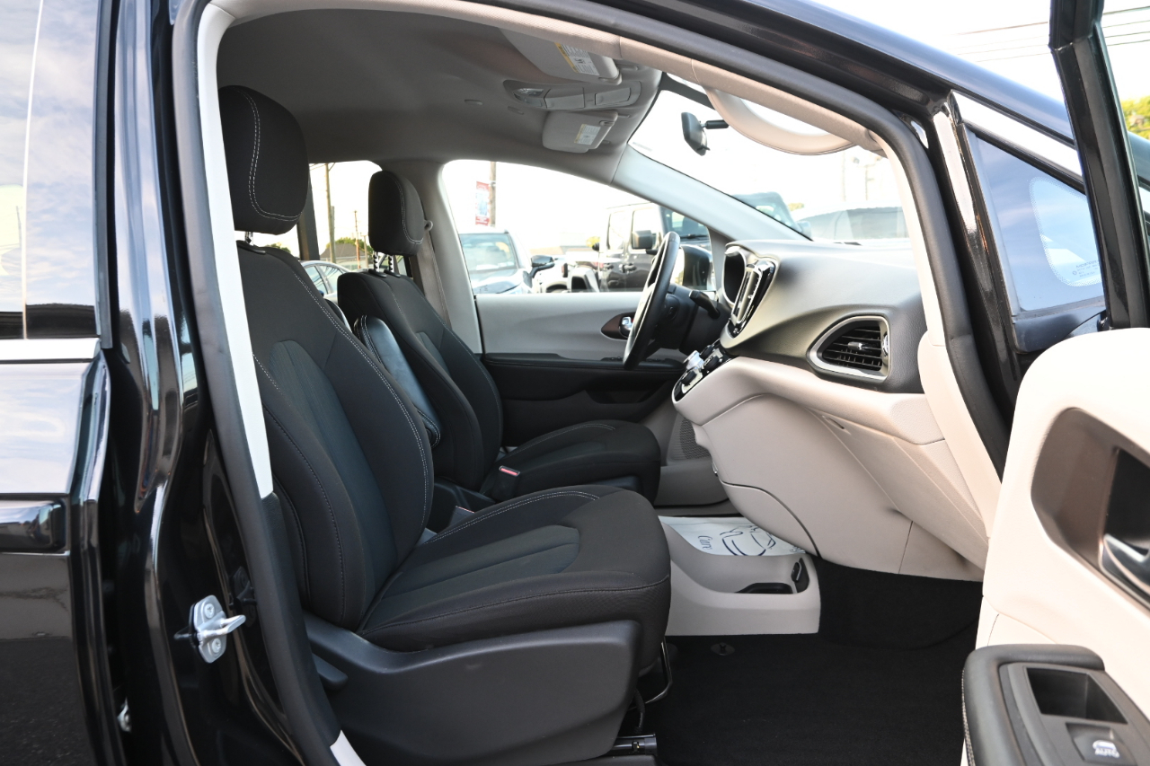 Chrysler Voyager LX FWD 2021
