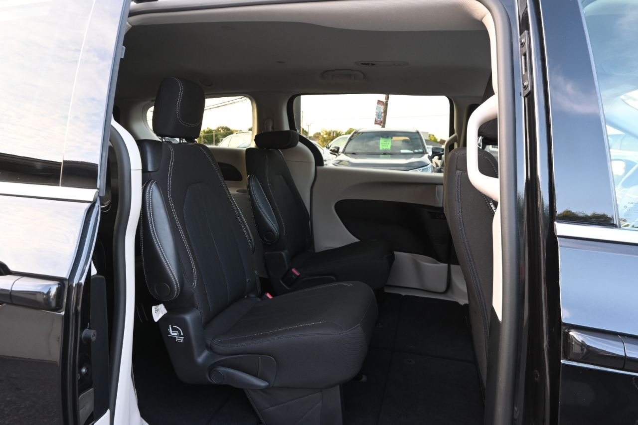 Chrysler Voyager LX FWD 2021