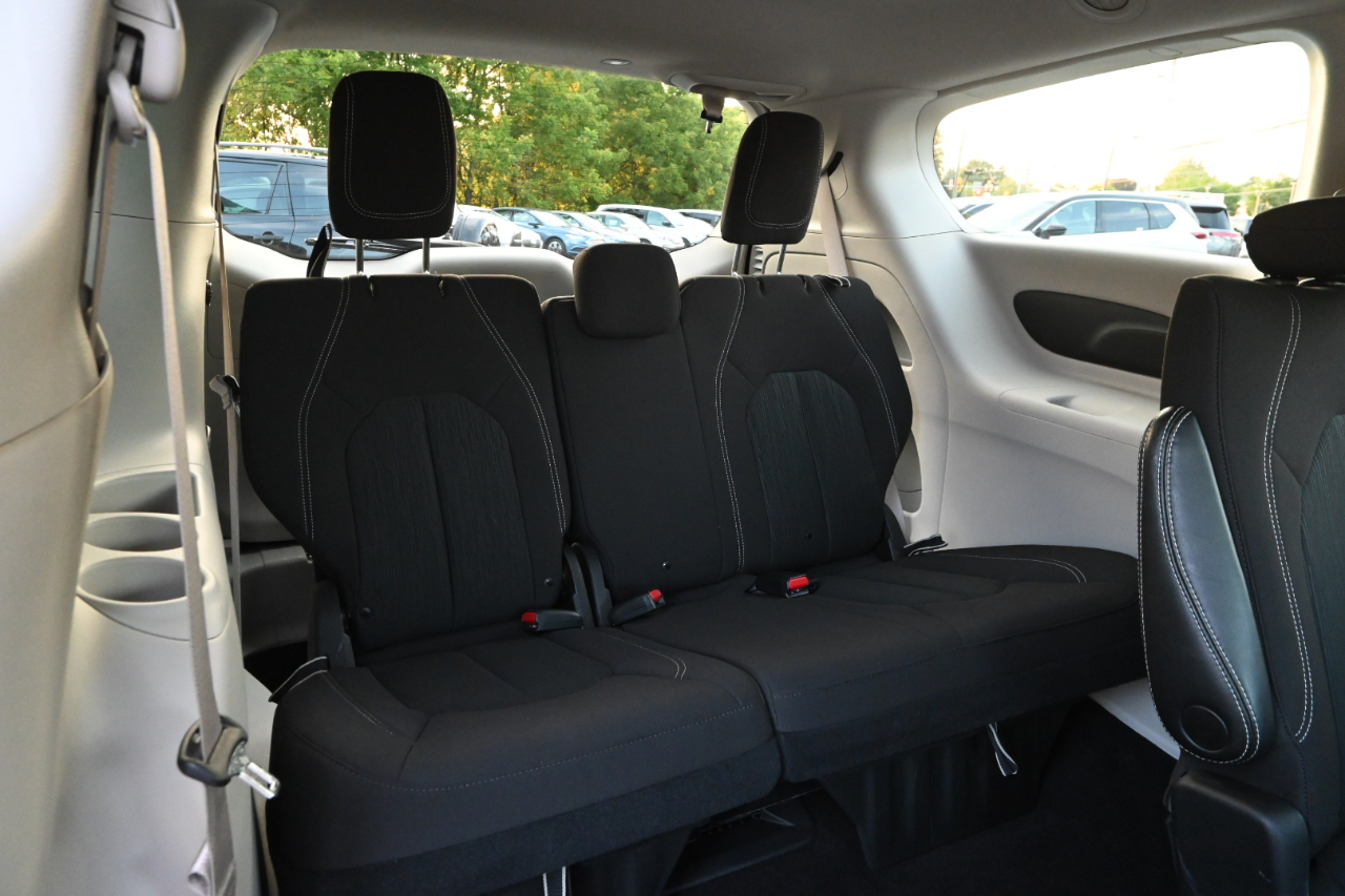 Chrysler Voyager LX FWD 2021