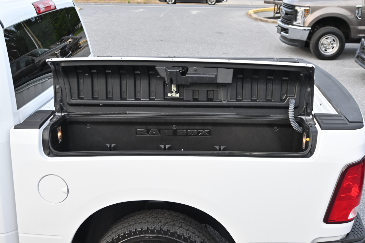 RAM 1500 Classic Tradesman 4x4 Crew Cab 5'7" Box 2021