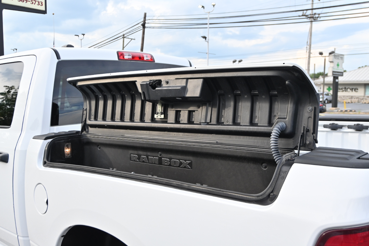 RAM 1500 Classic Tradesman 4x4 Crew Cab 5'7" Box 2021