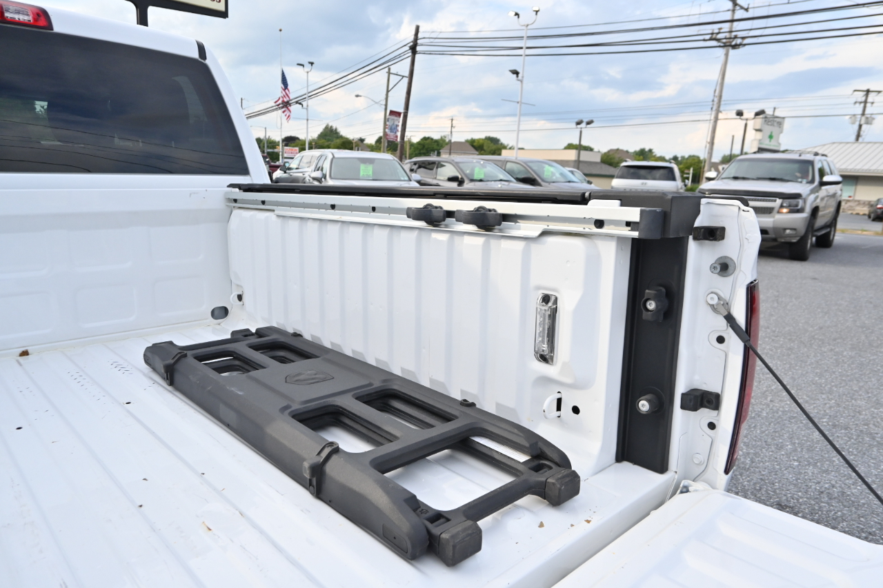 RAM 1500 Classic Tradesman 4x4 Crew Cab 5'7" Box 2021