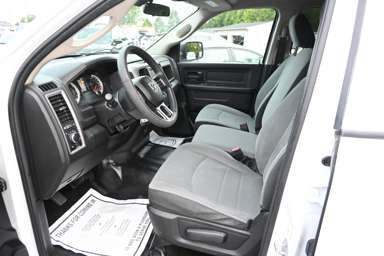 RAM 1500 Classic Tradesman 4x4 Crew Cab 5'7" Box 2021
