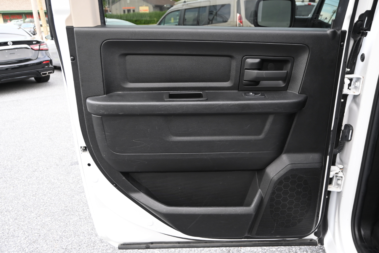 RAM 1500 Classic Tradesman 4x4 Crew Cab 5'7" Box 2021
