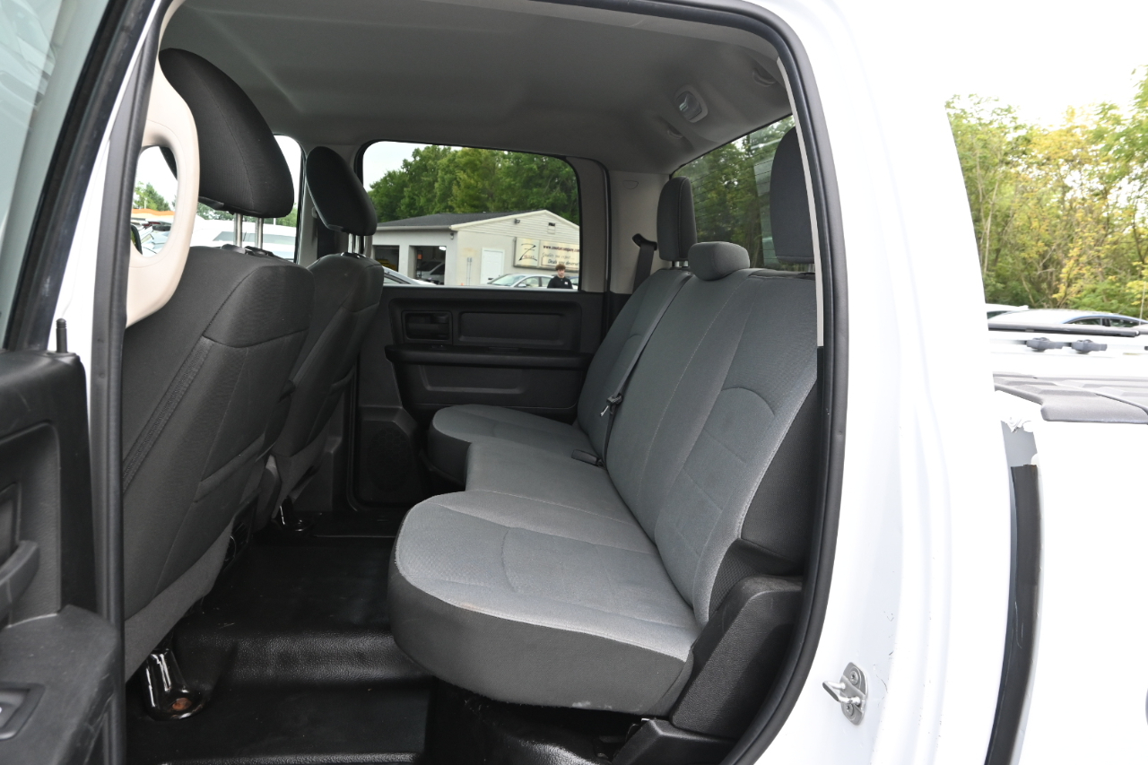 RAM 1500 Classic Tradesman 4x4 Crew Cab 5'7" Box 2021