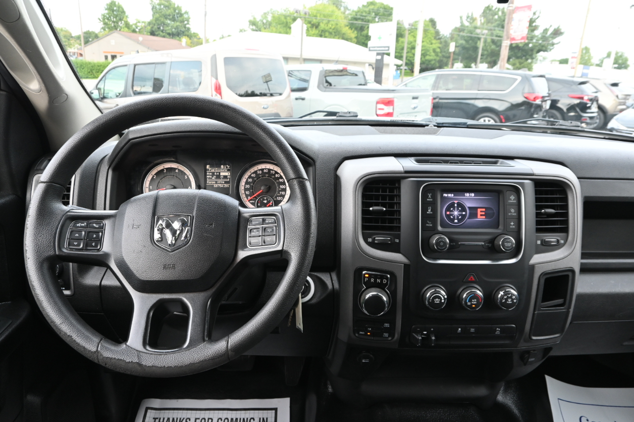 RAM 1500 Classic Tradesman 4x4 Crew Cab 5'7" Box 2021