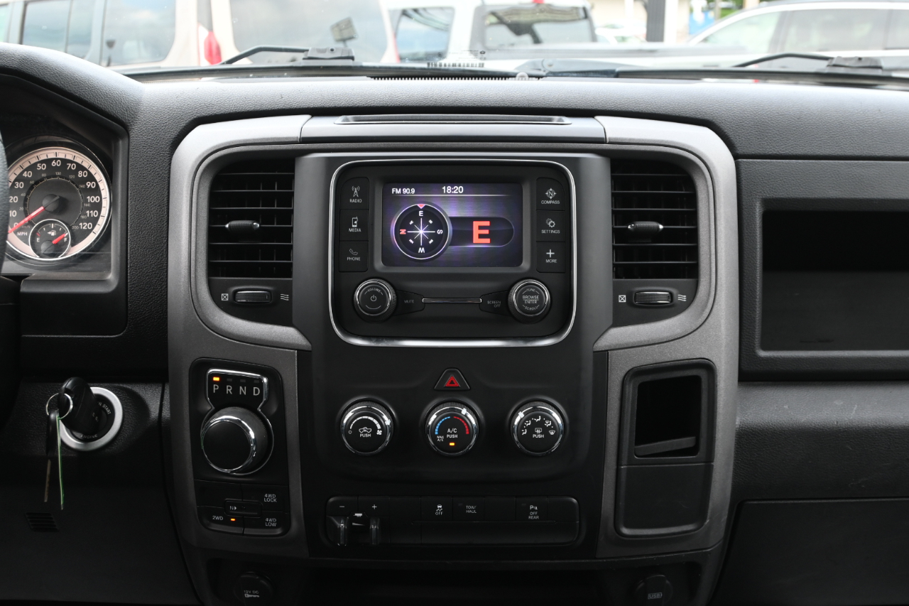 RAM 1500 Classic Tradesman 4x4 Crew Cab 5'7" Box 2021