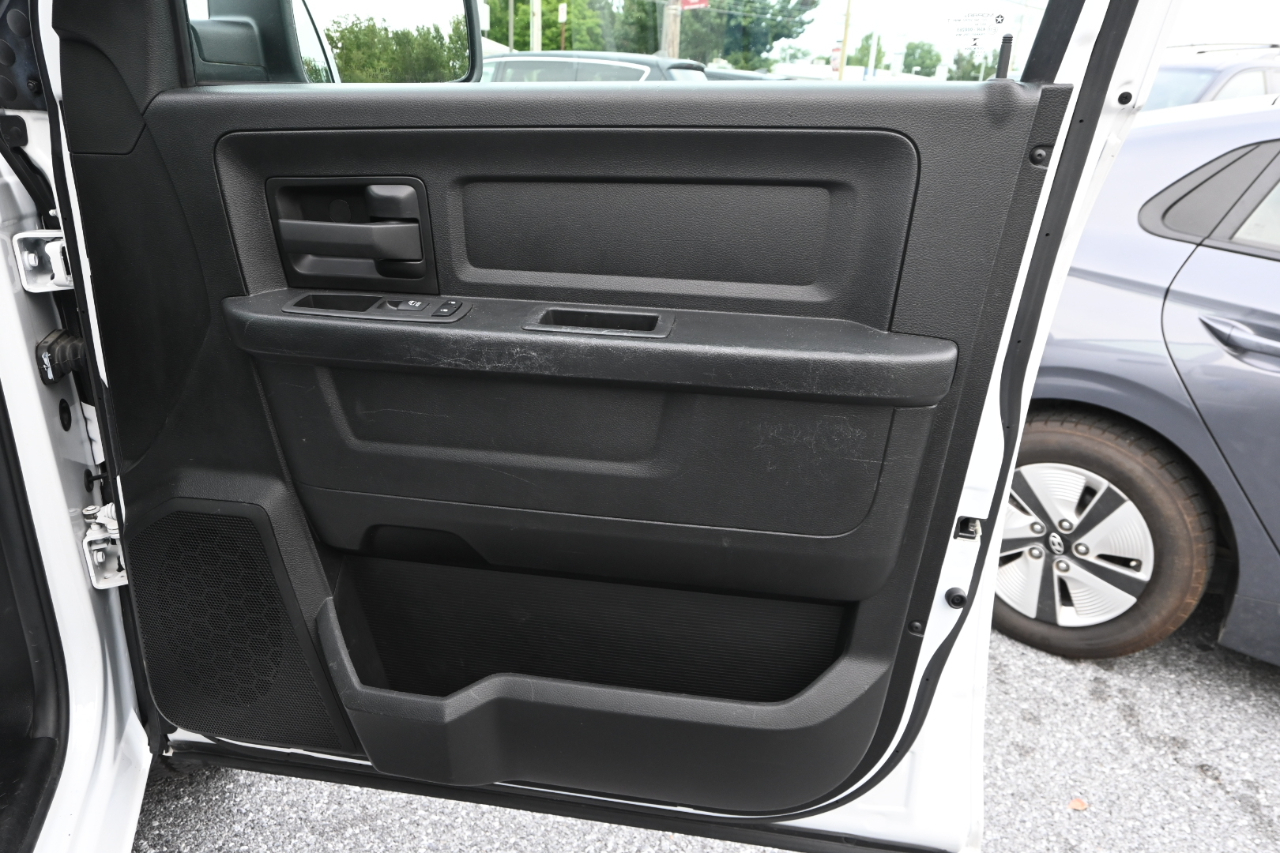 RAM 1500 Classic Tradesman 4x4 Crew Cab 5'7" Box 2021