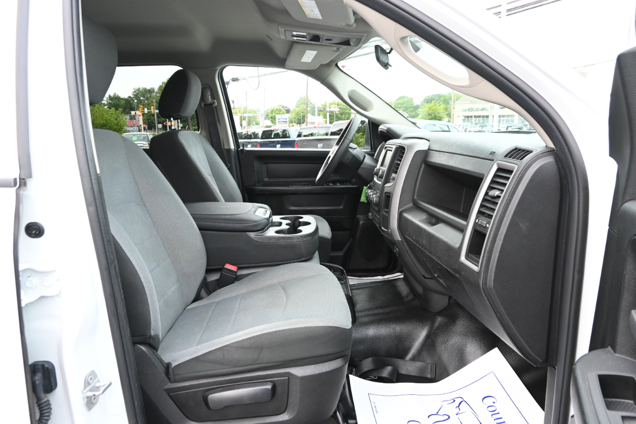 RAM 1500 Classic Tradesman 4x4 Crew Cab 5'7" Box 2021
