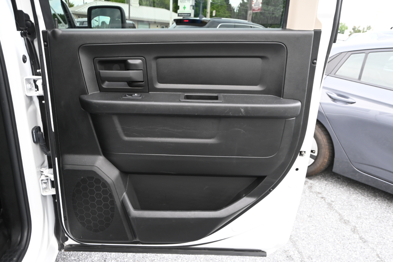 RAM 1500 Classic Tradesman 4x4 Crew Cab 5'7" Box 2021