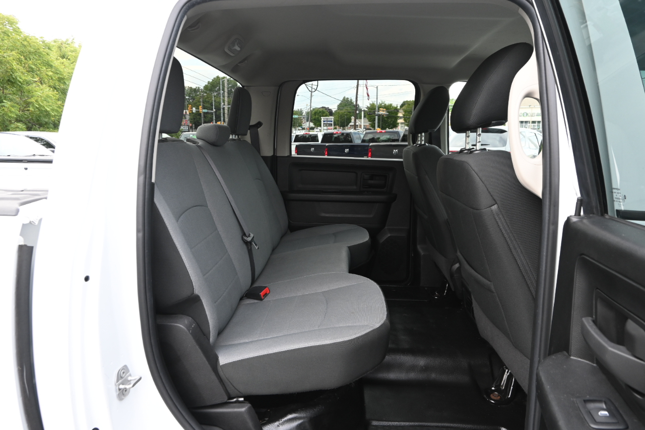 RAM 1500 Classic Tradesman 4x4 Crew Cab 5'7" Box 2021