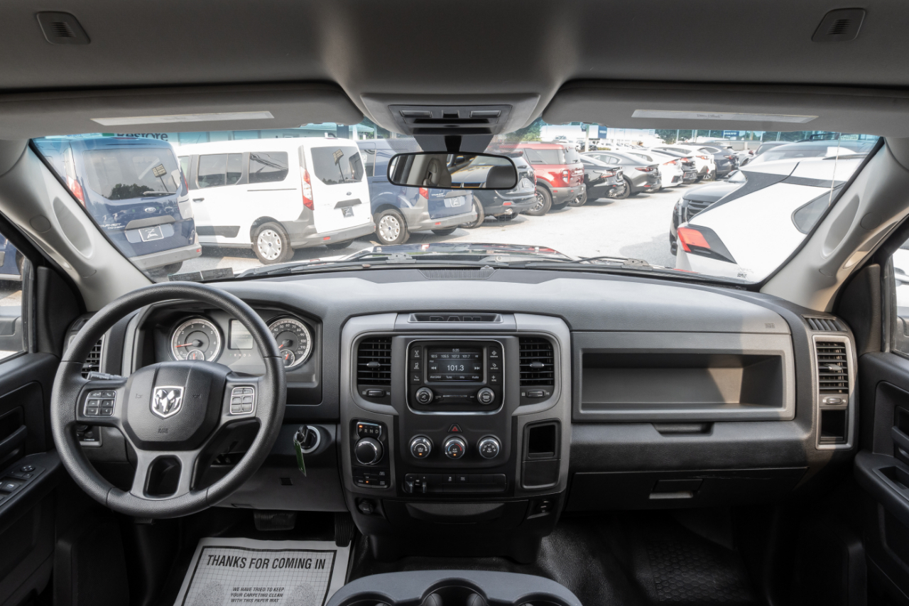 RAM 1500 Classic Tradesman 4x4 Crew Cab 5'7" Box 2019