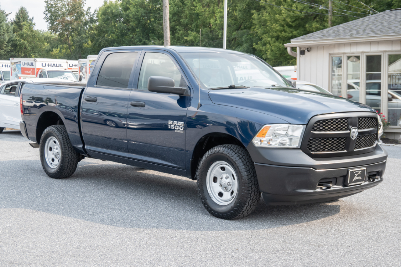 RAM 1500 Classic Tradesman 4x4 Crew Cab 5'7" Box 2019