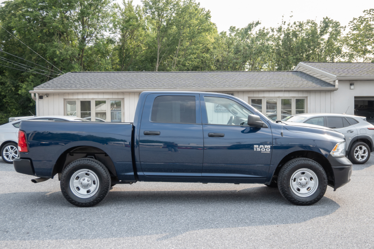 RAM 1500 Classic Tradesman 4x4 Crew Cab 5'7" Box 2019