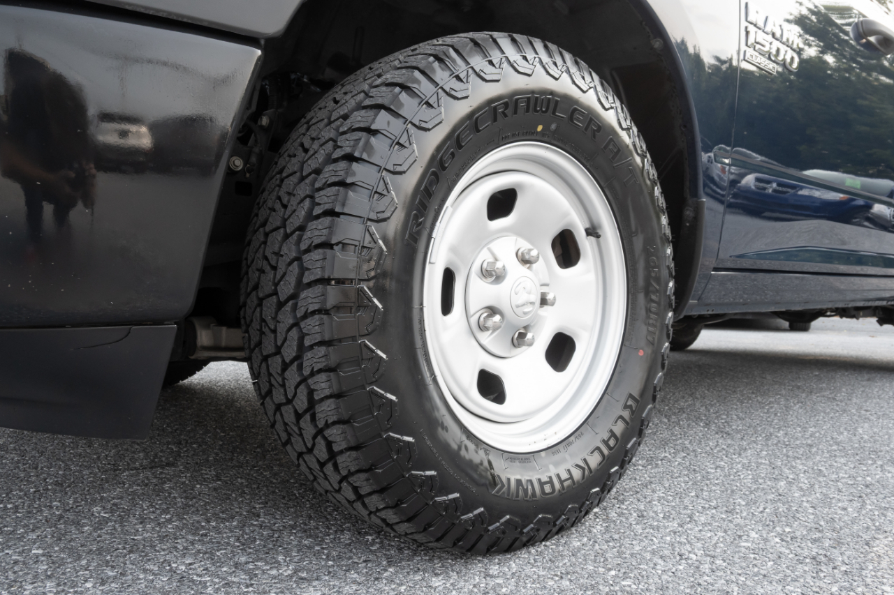 RAM 1500 Classic Tradesman 4x4 Crew Cab 5'7" Box 2019