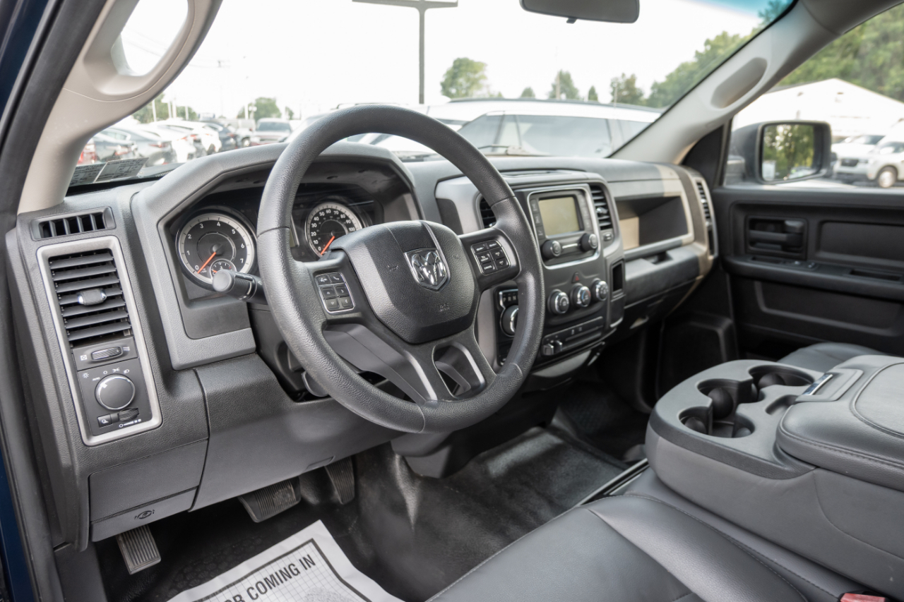 RAM 1500 Classic Tradesman 4x4 Crew Cab 5'7" Box 2019